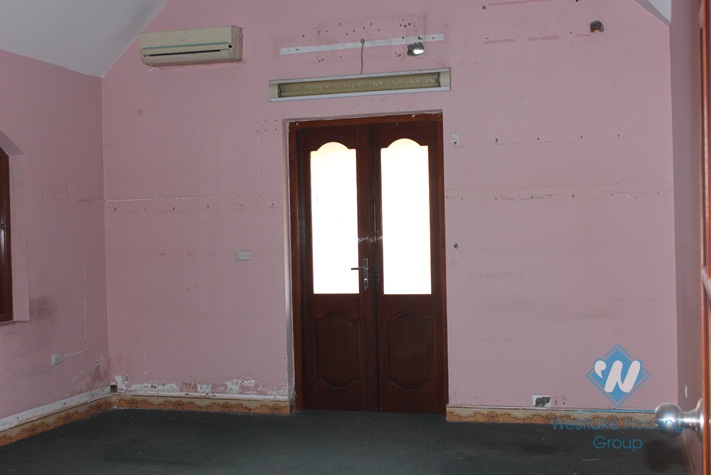 Unfurnished house available for rent in Nghi Tam street, Tay Ho, Hanoi